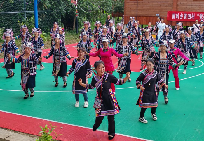 省機關事務管理局掛包南嶺鄉黃回村工作隊組織開展慶祝中華人民共和國成立75周年文化活動