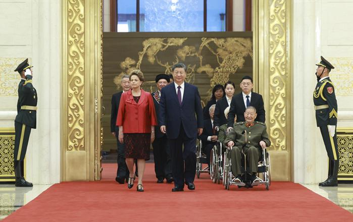 中華人民共和國國家勛章和國家榮譽稱號頒授儀式在京隆重舉行 習近平向國家勛章和國家榮譽稱號獲得者頒授勛章獎章并發表重要講話