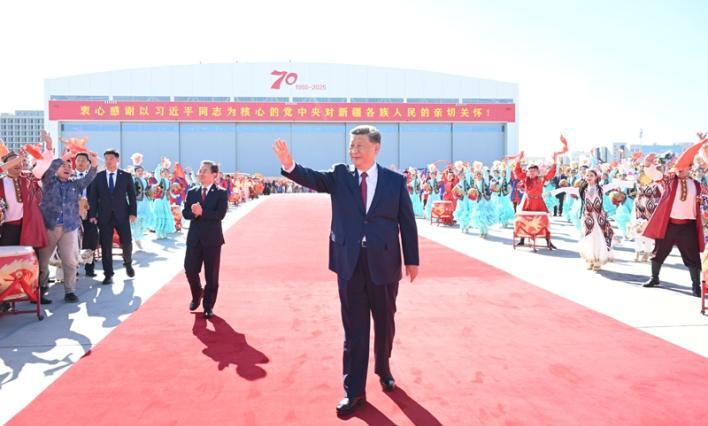 習(xí)近平在出席新疆維吾爾自治區(qū)成立70周年慶祝活動(dòng)后返回北京